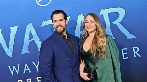 El Festival de la Luna Azul: Una Noche Mágica con Henry Cavill y sus Amigos Caninos