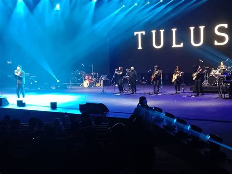 El Concierto 'Trascending Borders': Una Noche Inolvidable con Tulus en Jakarta!